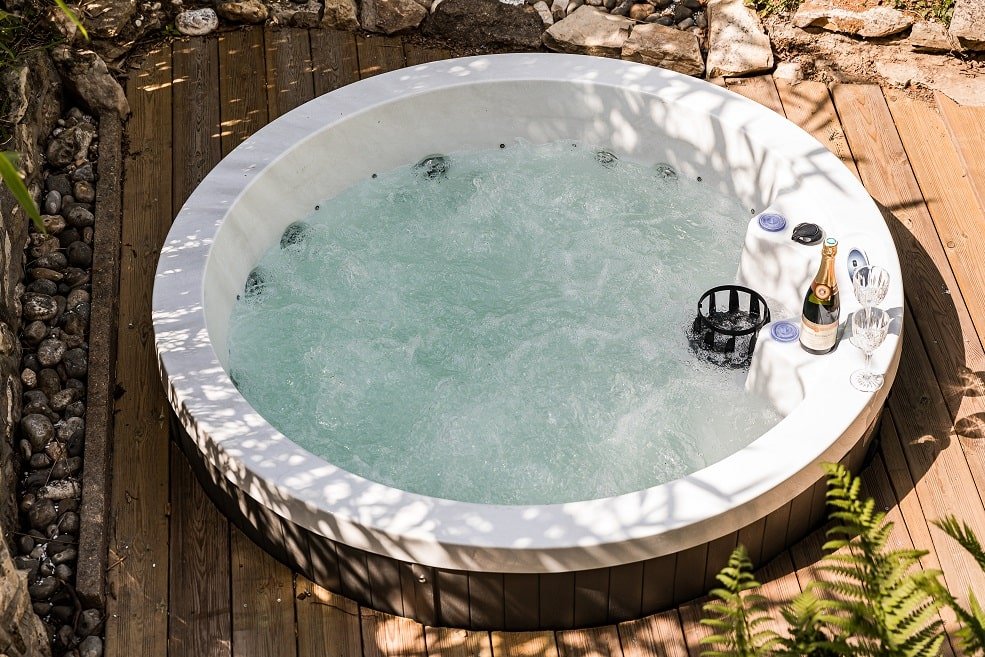 L'Etoile de Forges - La villa de l'Etoile - Love’nSpa - weekend en amoureux, love rooms avec spa ou jacuzzi privatif1 de L'Etoile de Forges - La villa de l'Etoile
