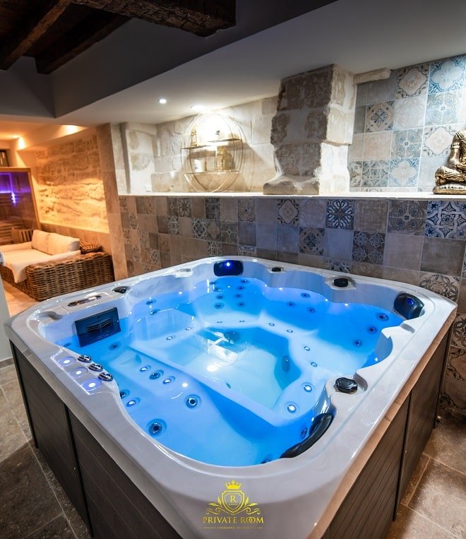 L’Excellence Avignon - Love’nSpa - weekend en amoureux, love rooms avec spa ou jacuzzi privatif8 de L’Excellence Avignon
