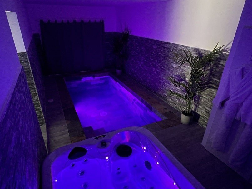 L'INSTANT ROMANTIQUE - Suite Bali - Love’nSpa - weekend en amoureux, love rooms avec spa ou jacuzzi privatif4 de L'INSTANT ROMANTIQUE - Suite Bali
