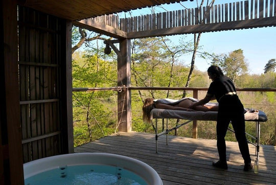 Loire Valley Lodge - Lodges design avec jacuzzi privé en terrasse - Sixtie’s - Love’nSpa - weekend en amoureux, love rooms avec spa ou jacuzzi privatif
