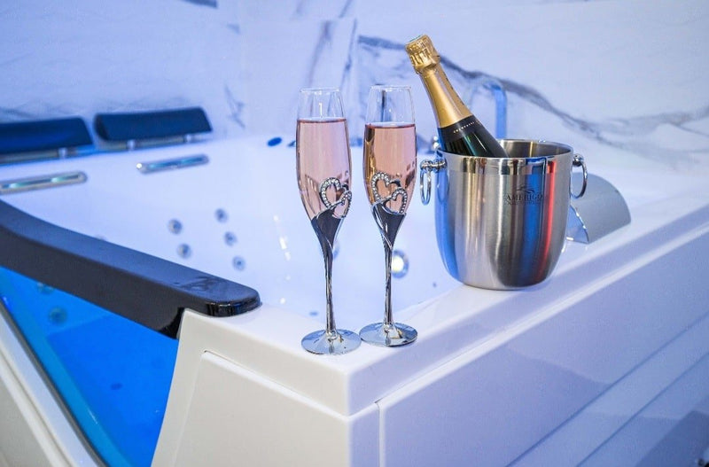 L'Olympe des Sens - CUPIDON • Dieu de l’amour - Love’nSpa - weekend en amoureux, love rooms avec spa ou jacuzzi privatif2 de L'Olympe des Sens - CUPIDON • Dieu de l’amour
