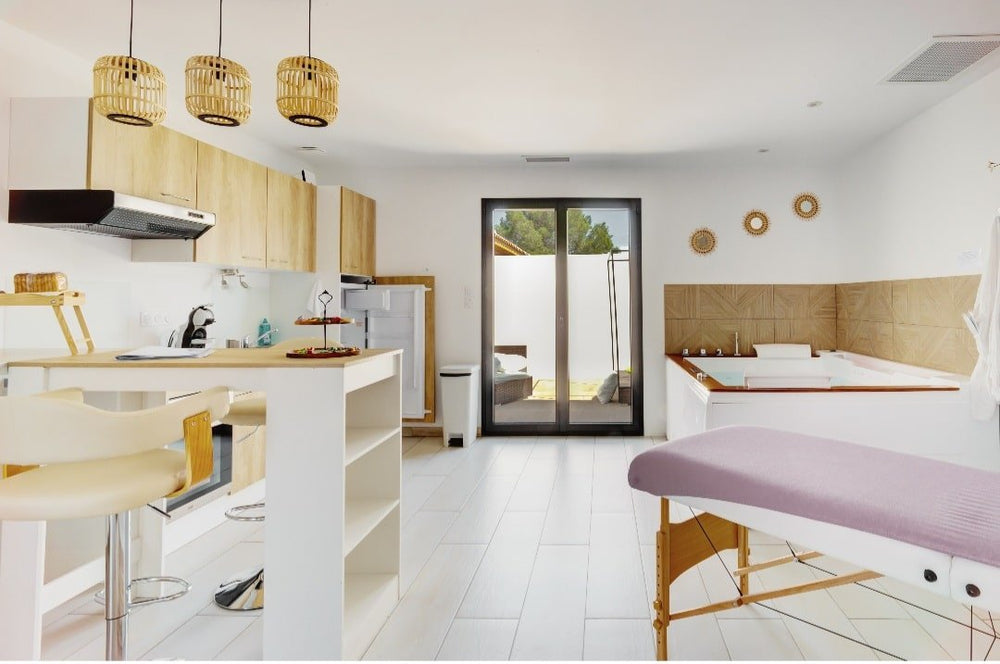 L'Olympe des Sens - HERA • Déesse du mariage - Love’nSpa - weekend en amoureux, love rooms avec spa ou jacuzzi privatif18 de L'Olympe des Sens - VÉNUS
