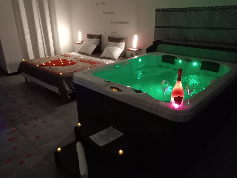 LOVENIGHT - Love’nSpa - weekend en amoureux, love rooms avec spa ou jacuzzi privatif4 de Love night

