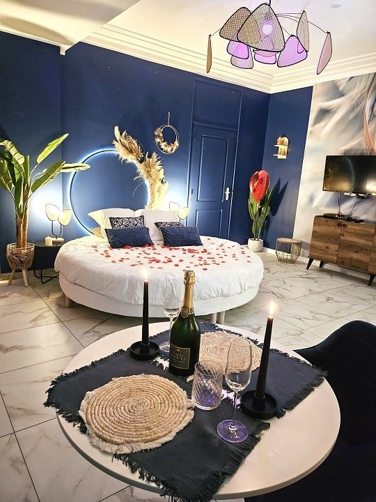 Nice Passion - Love’nSpa - weekend en amoureux, love rooms avec spa ou jacuzzi privatif4 de Loveroom Jacuzzi Spa Nice Passion
