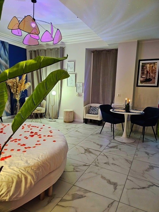 Nice Passion - Love’nSpa - weekend en amoureux, love rooms avec spa ou jacuzzi privatif15 de Loveroom Jacuzzi Spa Nice Passion
