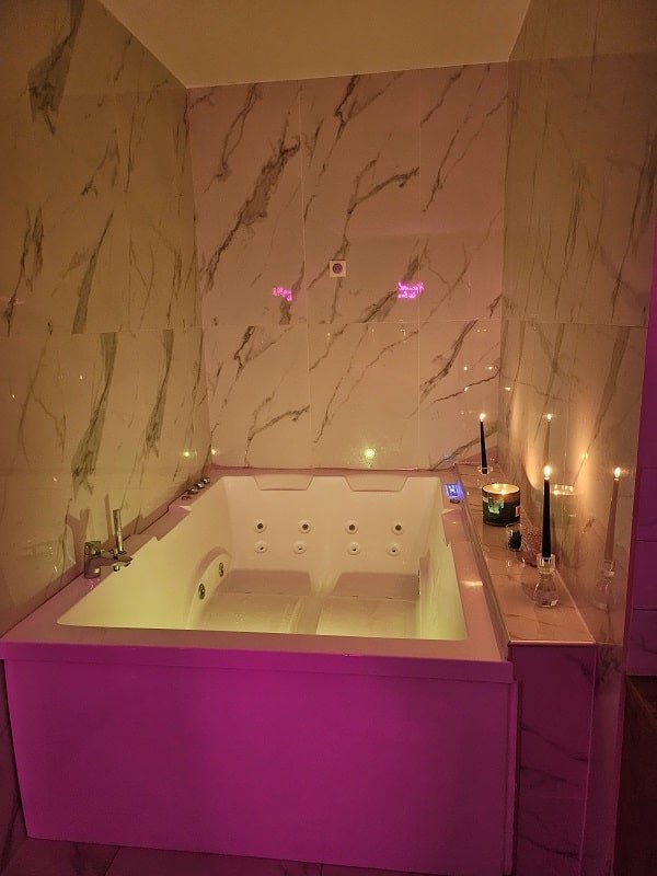 Nice Passion - Love’nSpa - weekend en amoureux, love rooms avec spa ou jacuzzi privatif12 de Loveroom Jacuzzi Spa Nice Passion
