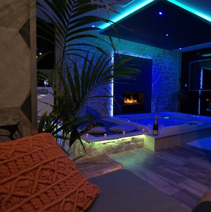 Nuit Spa Ciné - Love’nSpa - weekend en amoureux, love rooms avec spa ou jacuzzi privatif4 de Nuit Spa Ciné
