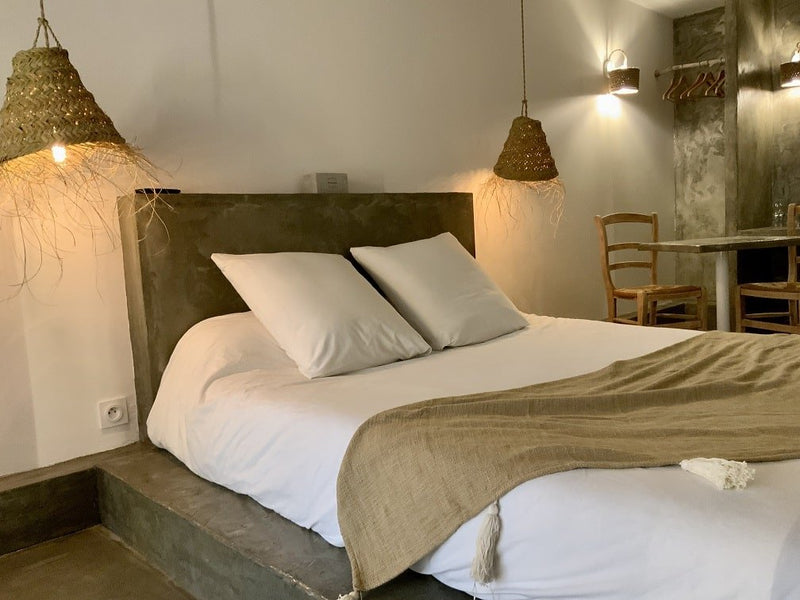 O 5 Sens - Suite Santorin - Love’nSpa - weekend en amoureux, love rooms avec spa ou jacuzzi privatif4 de O 5 Sens - Suite Santorin
