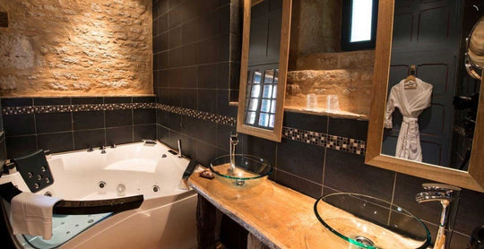 Portail en marais Poitevin - Suite Ostence - Love’nSpa - weekend en amoureux, love rooms avec spa ou jacuzzi privatif