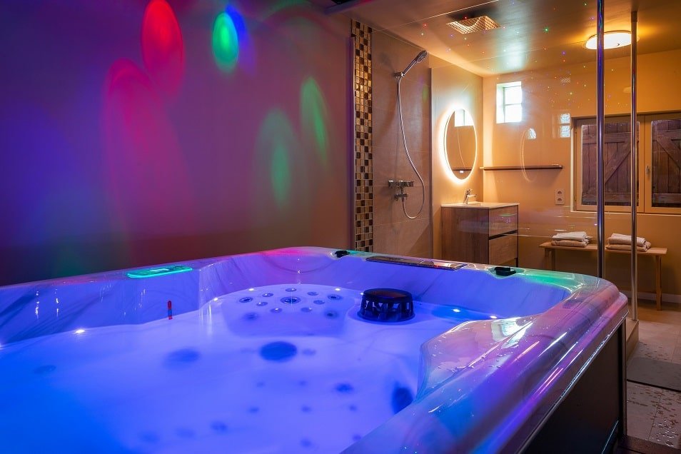 Pour Toi et Moi - Love’nSpa - weekend en amoureux, love rooms avec spa ou jacuzzi privatif1 de Pour Toi et Moi
