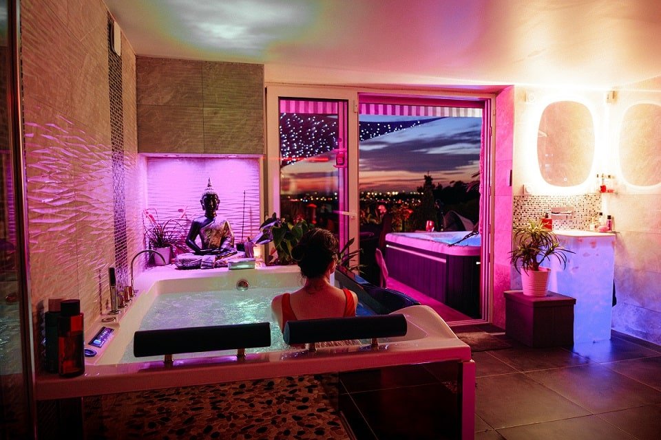 Spa de la Lune - Love’nSpa - weekend en amoureux, love rooms avec spa ou jacuzzi privatif15 de Spa de la Lune
