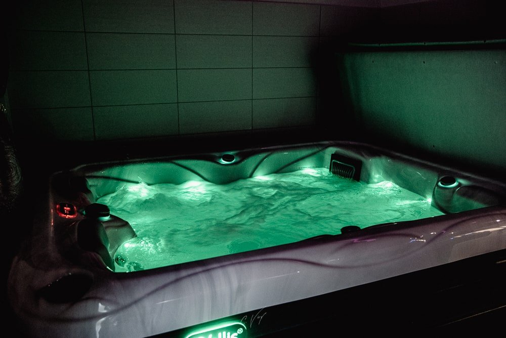 Spa de la Quarterelle - Love’nSpa - weekend en amoureux, love rooms avec spa ou jacuzzi privatif3 de Spa de la Quarterelle
