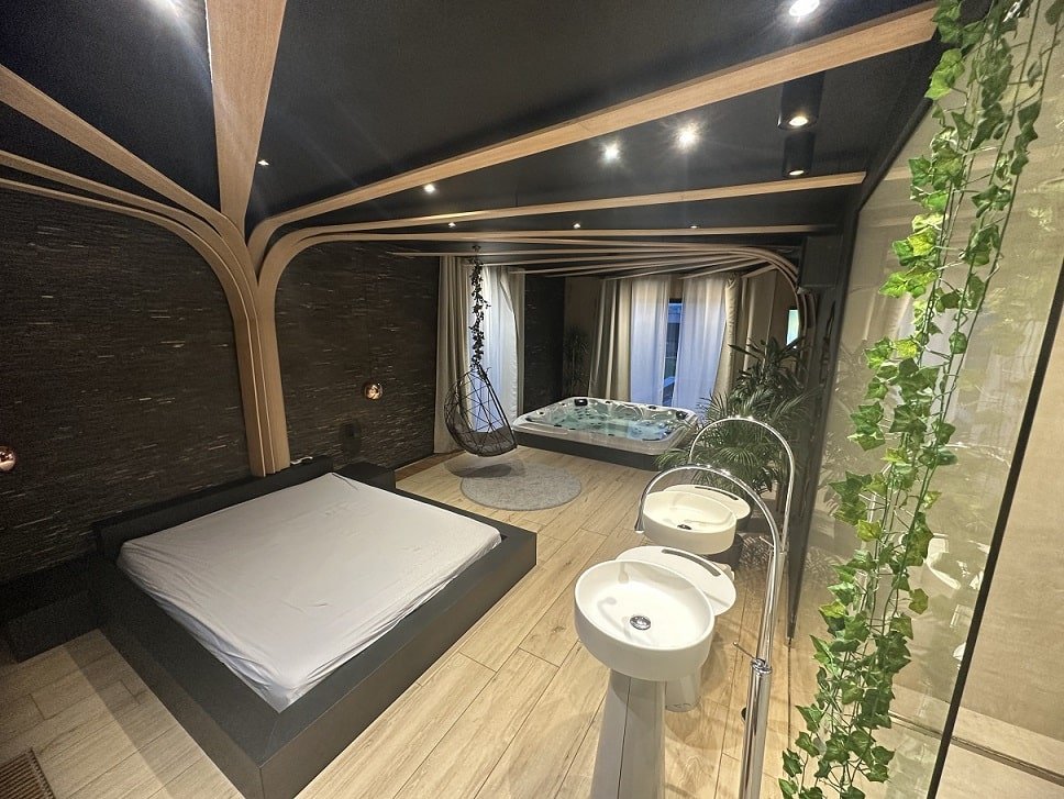 Spa Ebène - Love’nSpa - weekend en amoureux, love rooms avec spa ou jacuzzi privatif4 de Spa Ebène
