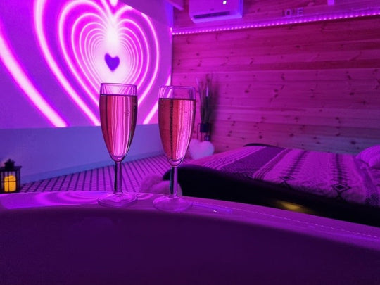 Suite Entre Parentheses - Love’nSpa - weekend en amoureux, love rooms avec spa ou jacuzzi privatif