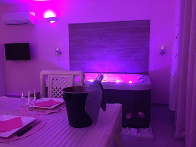L'INSTANT ROMANTIQUE - Suite Vegas - Love’nSpa - weekend en amoureux, love rooms avec spa ou jacuzzi privatif