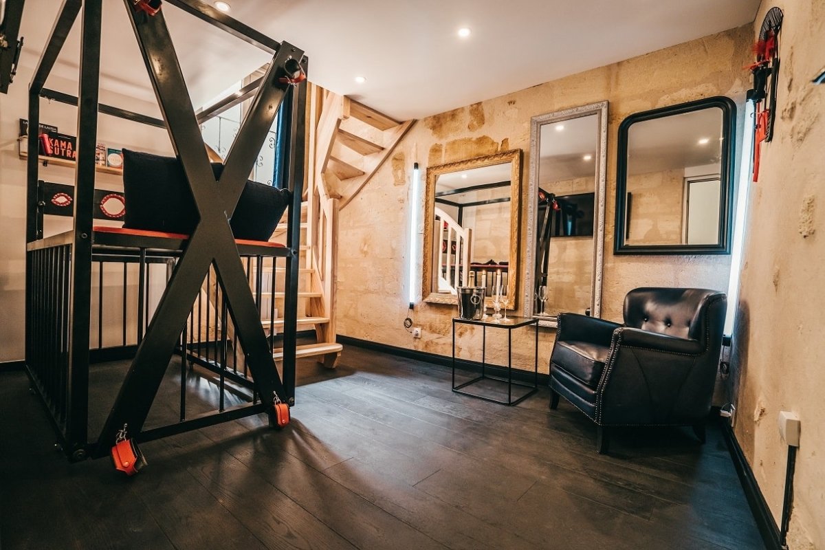 The Playroom - Love’nSpa - weekend en amoureux, love rooms avec spa ou jacuzzi privatifThe Playroom
