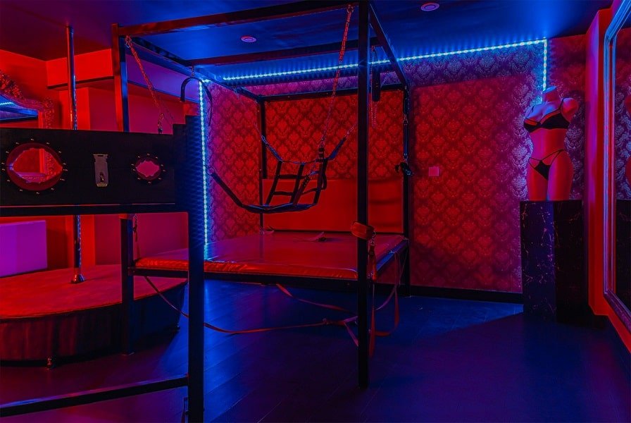 The Playroom XXL - Love’nSpa - weekend en amoureux, love rooms avec spa ou jacuzzi privatifThe Playroom XXL
