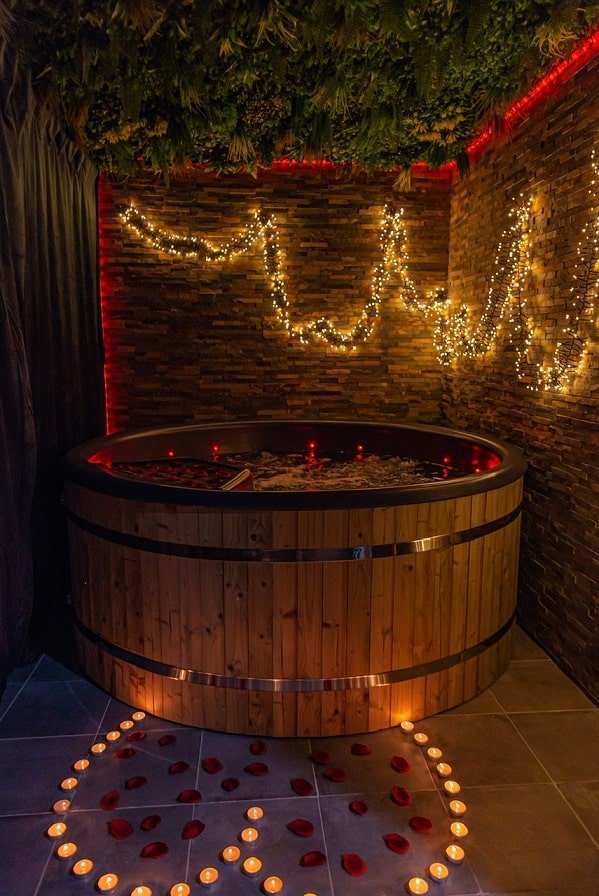 The Playroom XXL - Love’nSpa - weekend en amoureux, love rooms avec spa ou jacuzzi privatif2 de The Playroom XXL
