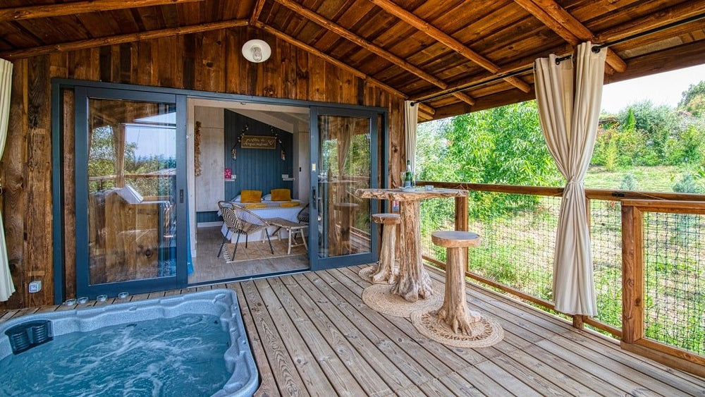 Trésors de Campagne -Lodge sur pilotis « Miel et Coton » avec jacuzzi privatif - Love’nSpa - weekend en amoureux, love rooms avec spa ou jacuzzi privatif3 de Trésors de Campagne -Lodge sur pilotis Miel et Coton avec jacuzzi privatif
