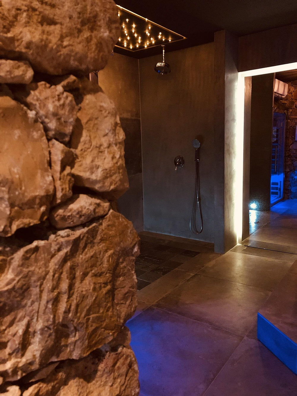 PRIVATE ROOM - Room 32 - Love’nSpa - weekend en amoureux, love rooms avec spa ou jacuzzi privatif5 de PRIVATE ROOM - Room 32
