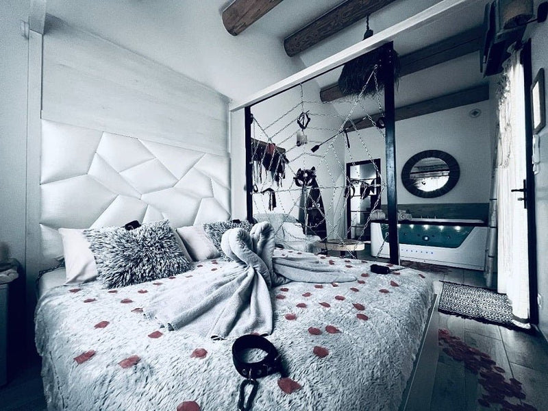 Villa Cocoon - Love Room & Spa - Love’nSpa - weekend en amoureux, love rooms avec spa ou jacuzzi privatif3 de Villa Cocoon - Love Room & Spa
